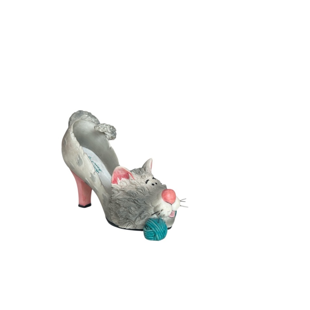 Willow Hall Shoo Shoo Figurine – “Meow Meow” Cat High Heel – Design No. 16